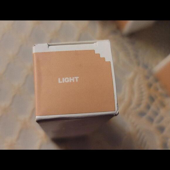 Milk Makeup flex foundation stick light - Picture 3 of 3